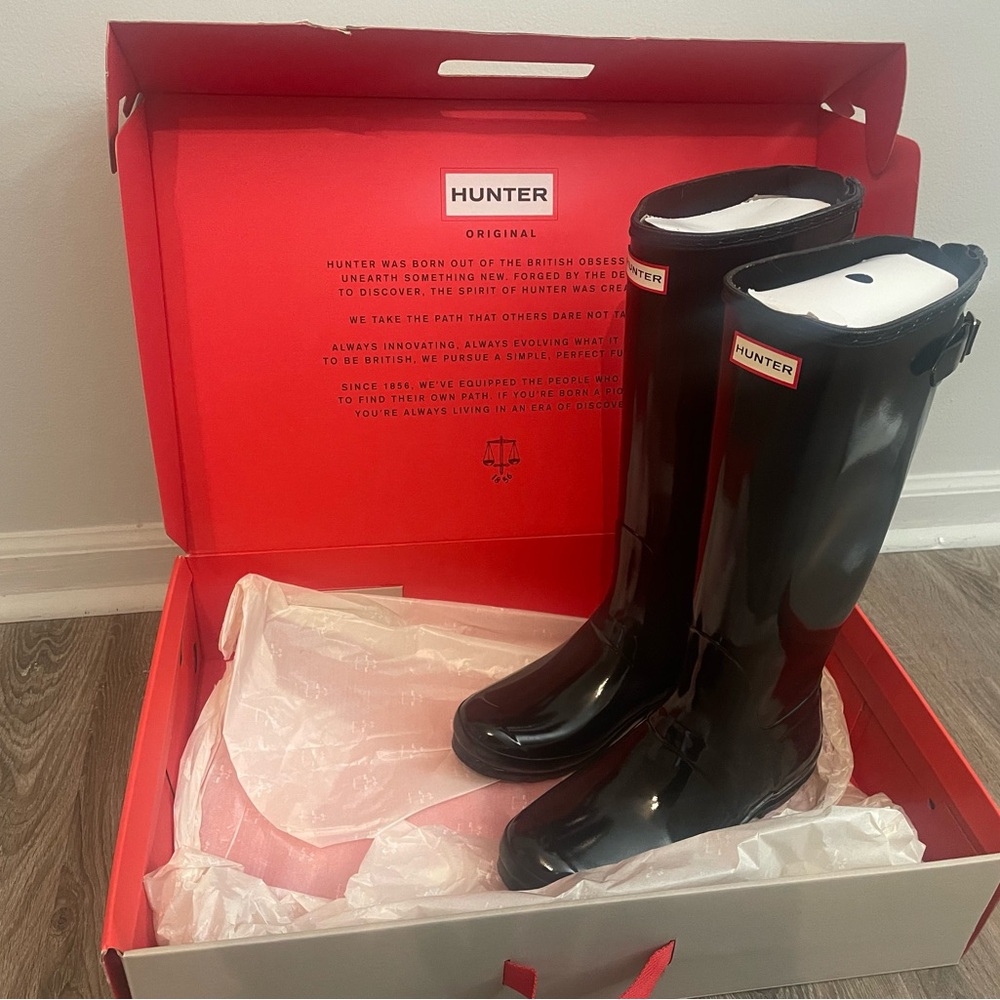 Hunter Black Rain Boots, size 10. New in box.